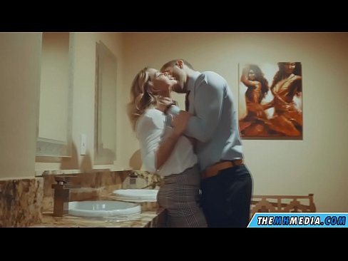 ❤️ Kai krūtininga blondinė vilioja tave viešajame tualete ❤❌ Rusų porno prie mūsų ❌️❤